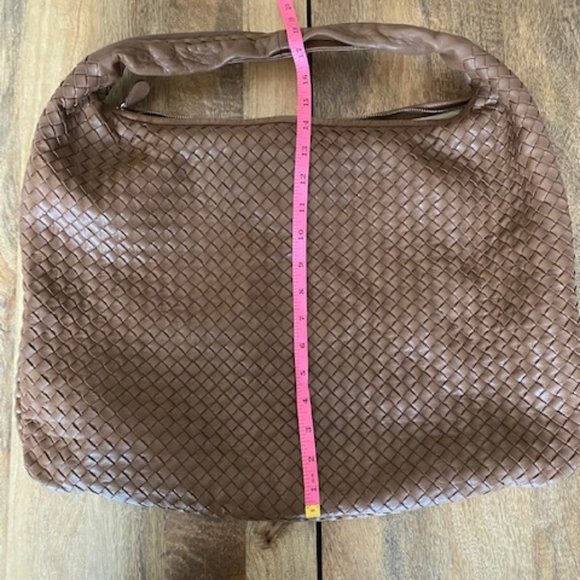 Bottega Veneta Intrecciato Shoulder Bag ~ Large ~ - Picture 3 of 12